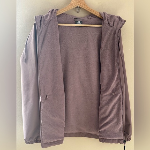 EUC New Balance Women's Mauve Utility Hooded Windbreaker Jacket Size XL - Picture 4 of 5
